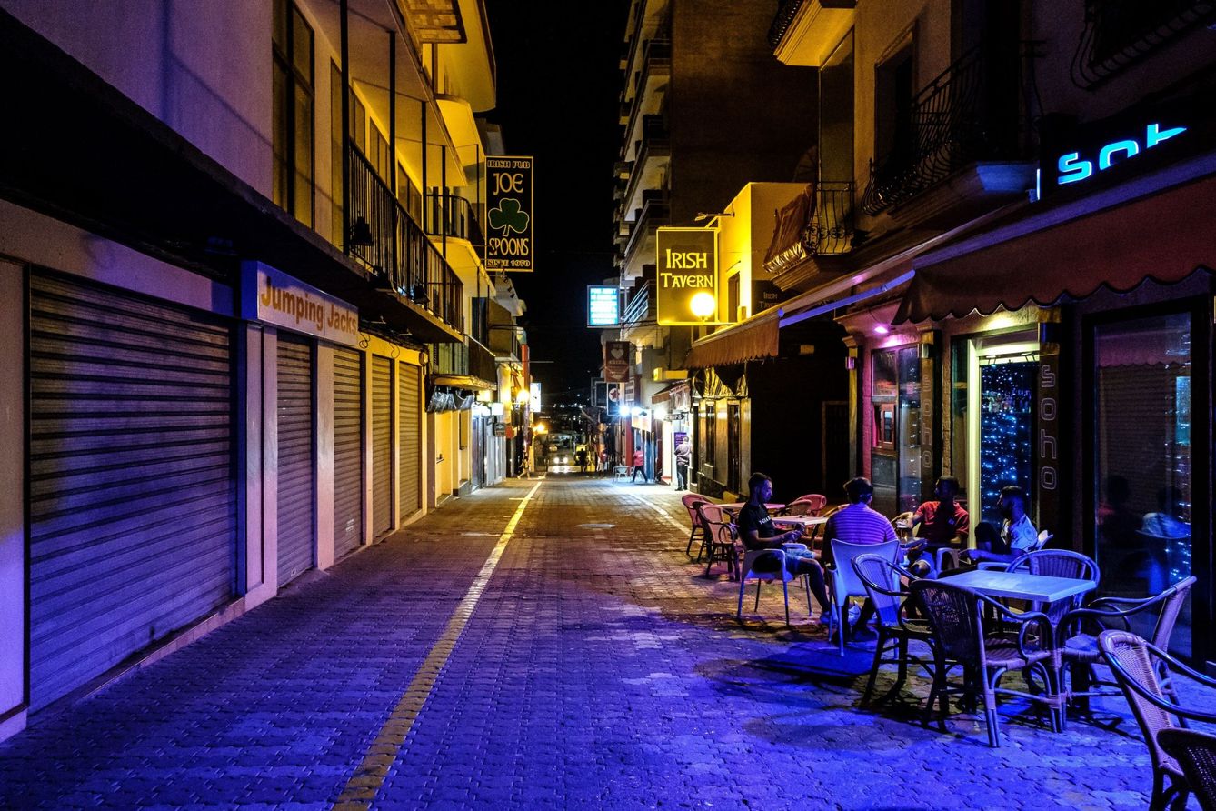 Calles vacías en Ibiza por las restricciones horarias. (EFE)