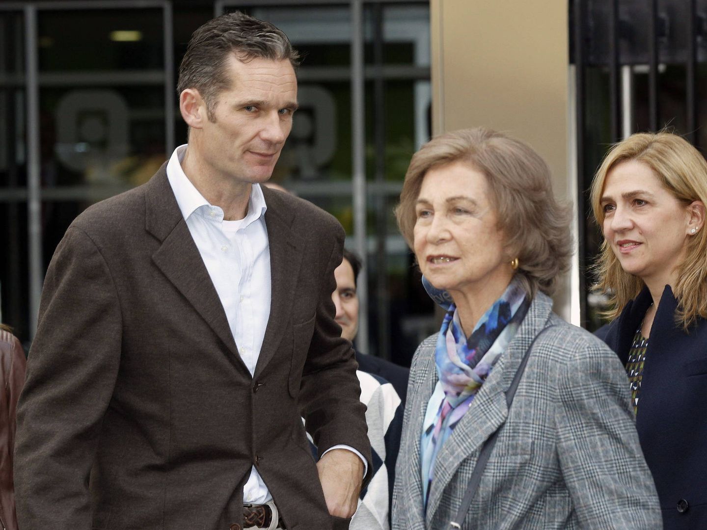 La reina Sofía, la infanta Cristina y su esposo, Iñaki Urdangarin, en Madrid. (EFE)
