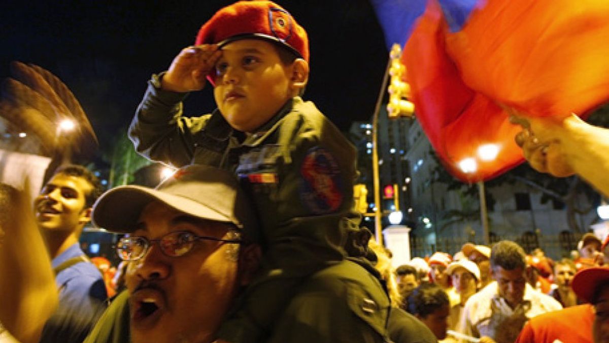 Chávez emplea toda su 'maquinaria roja' para evitar su primer varapalo electoral