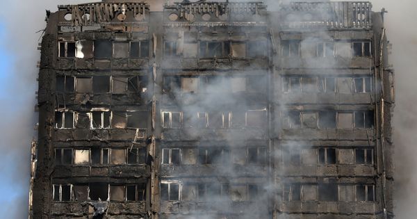 Foto: Imagen del edificio que ha sufrido el incendio en Londres. (Reuters)