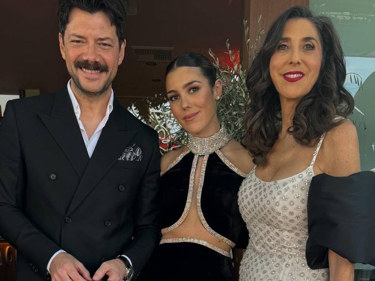 Foto: Álvaro Morte, Ana Ferrer y Paz Padilla, en una fiesta de los Oscar 2024. (Instagram/@pazpadilla)
