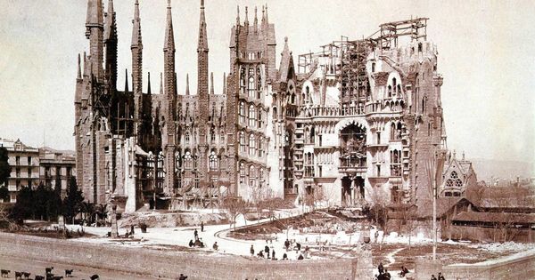 Foto: La Sagrada Familia en 1900. (Cordon Press)