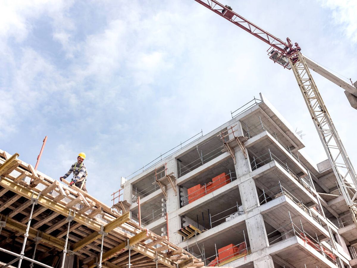 Foto: Los costes de construcción se disparan un 23,5% en 2021 y baten máximos históricos. (iStock)