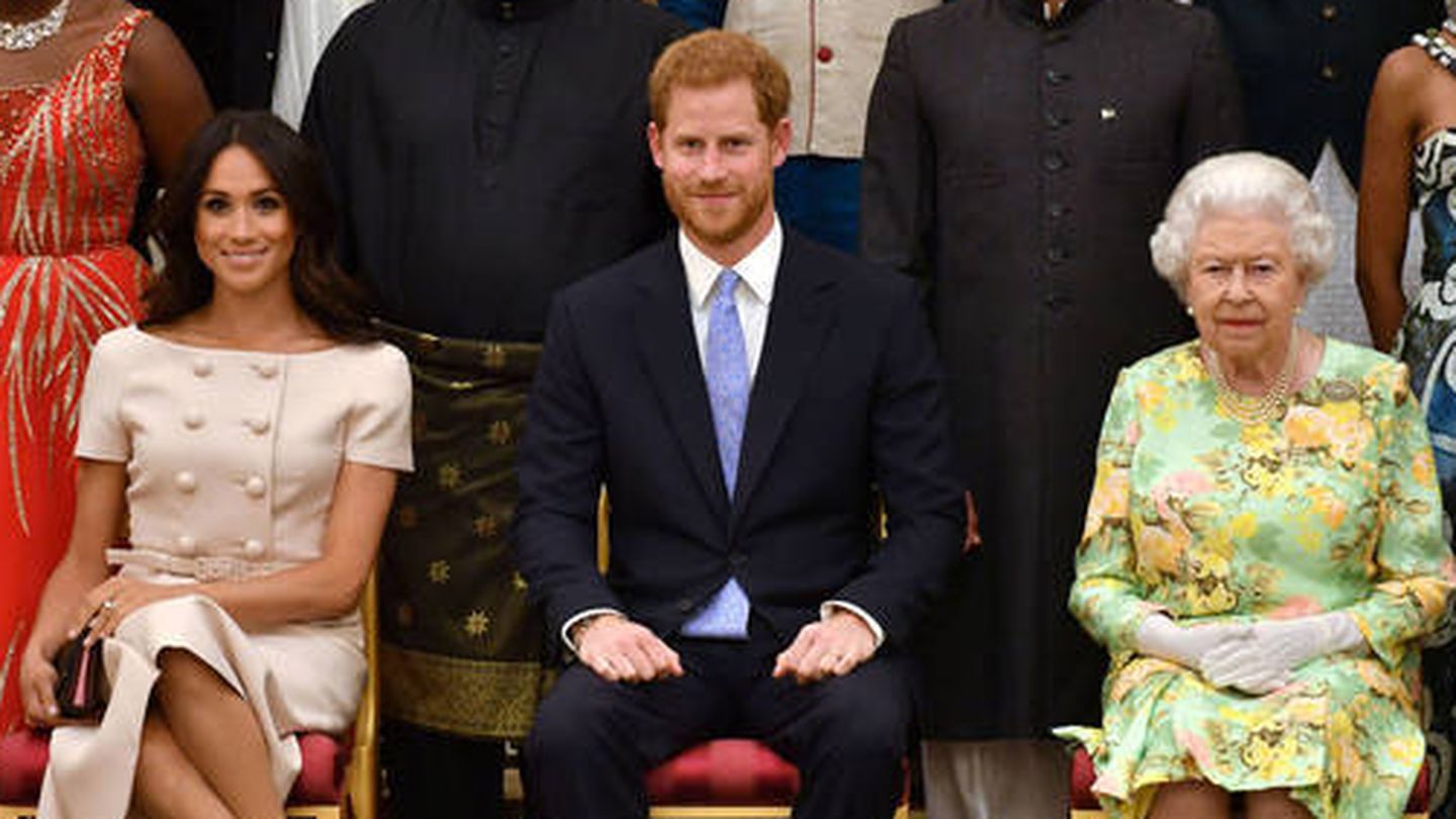 Los duques de Sussex, con la reina Isabel en una imagen de archivo. (Reuters)