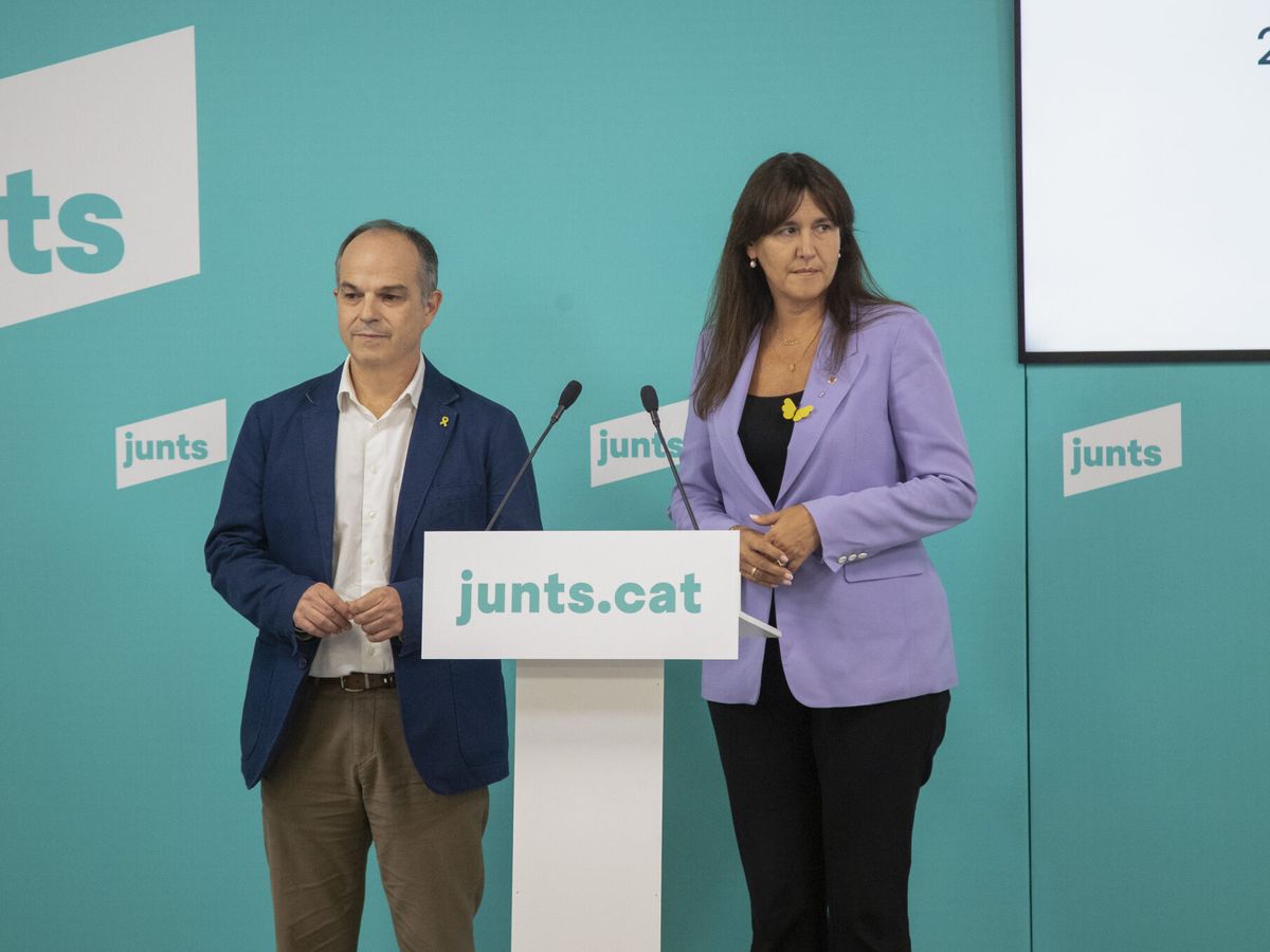Foto: El secretario general de JxCAT Jordi Turull (i) y la presidenta del partido, Laura Borràs (d). (EFE/ Marta Pérez)