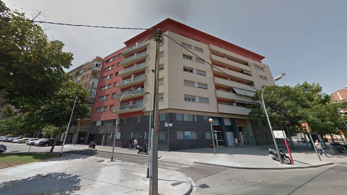 Azora saca a bolsa las viviendas públicas que compró a los ayuntamientos de Barcelona