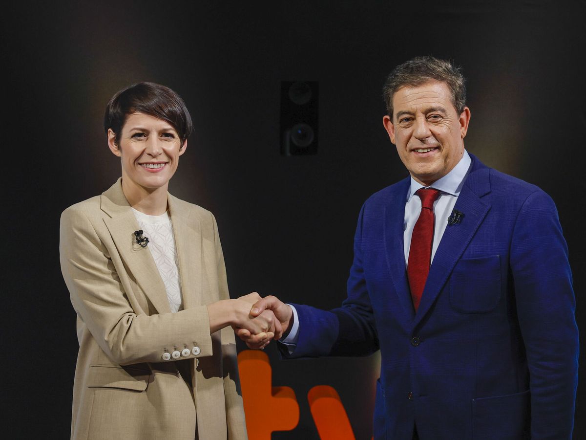 Foto: La candidata del BNG, Ana Pontón, y el aspirante del PSdG, José Ramón Gómez Besteiro, antes del debate electoral de este miércoles por la noche en RTVE. (EFE/Lavandeira Jr)