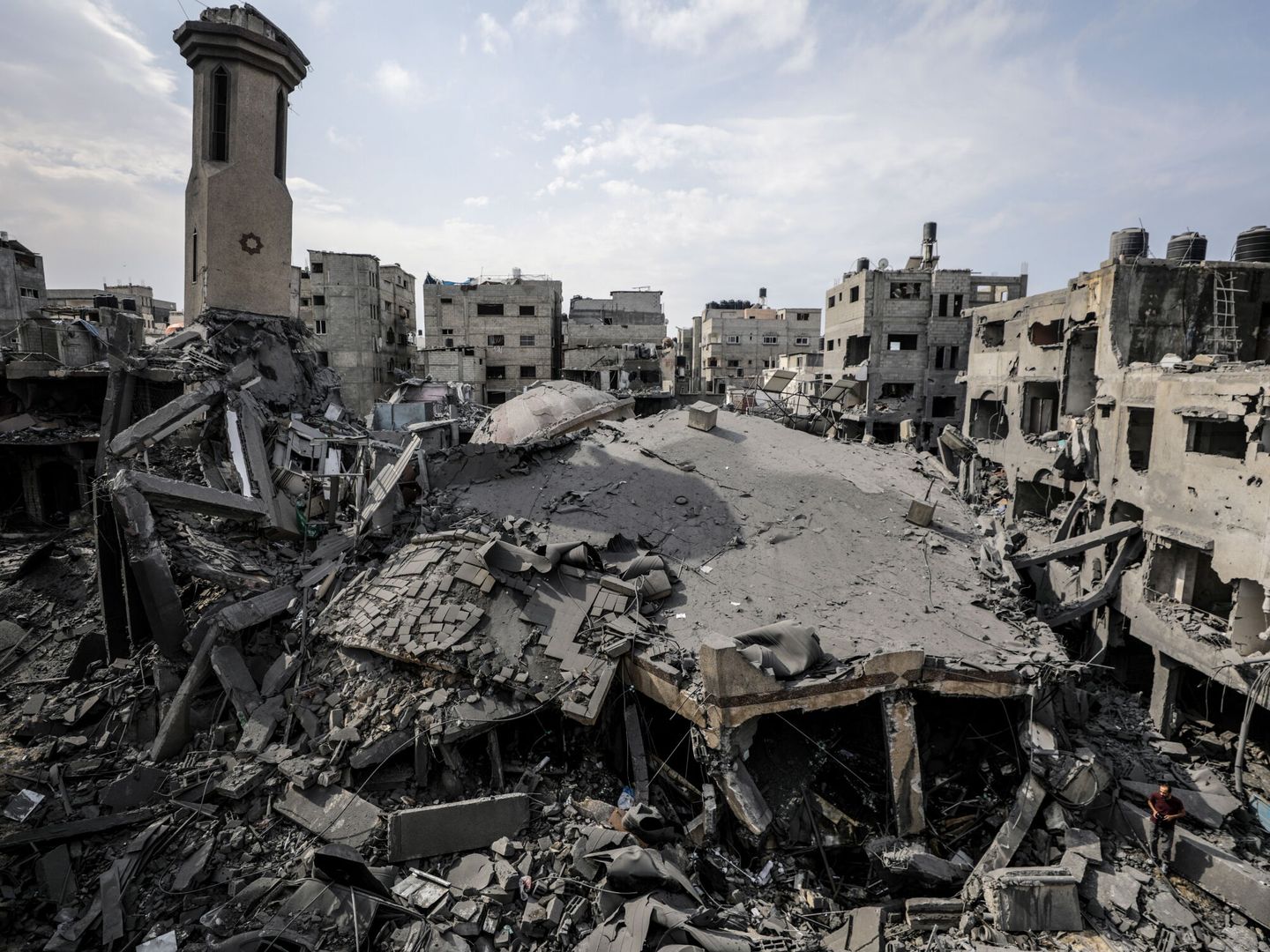 Destrucción en Gaza tras un bombardeo israelí. (EFE/Mohammed Saber)