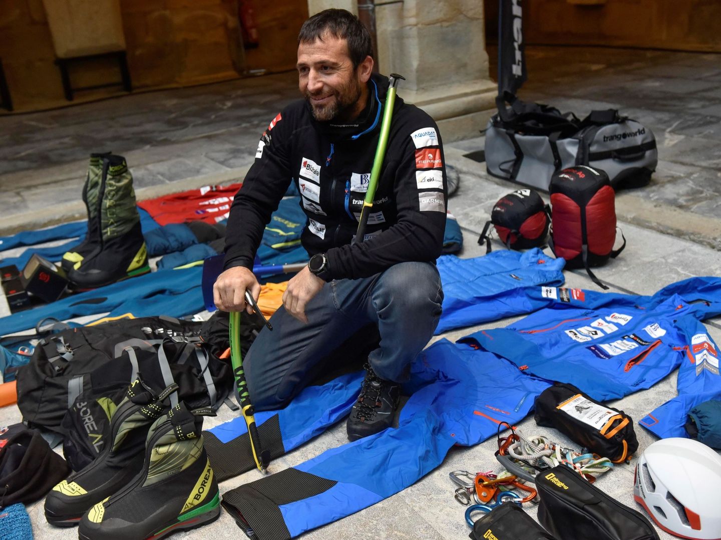  El montañero Alex Txikon durante la presentación en diciembre de su expedición invernal Manaslu Eki Fundación. EFE 