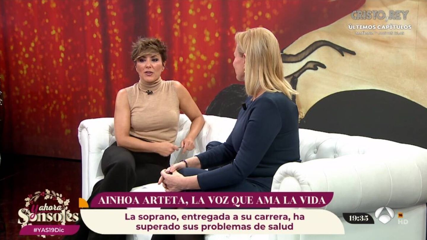 La periodista Sonsoles Ónega y la cantante Ainhoa Arteta. (Atresmedia)