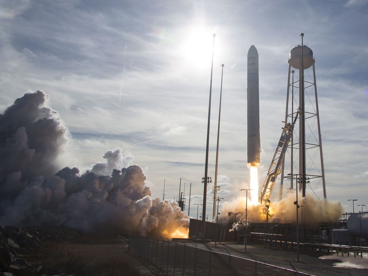 Foto: Lanzamiento de un cohete espacial por la NASA. Foto: EFE EPA AUBREY GEMIGNANI 