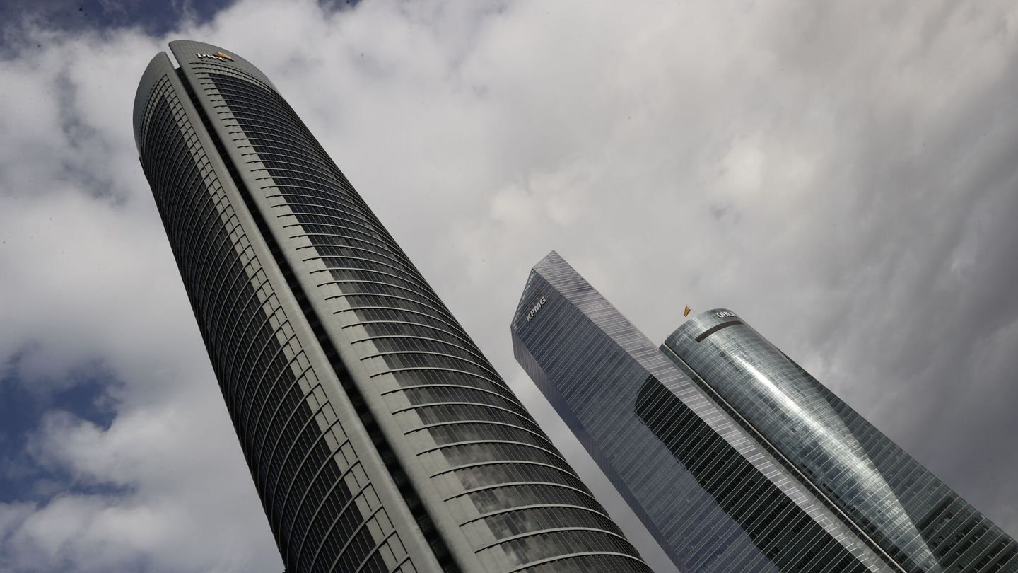 Tres de las torres en el área financiera de Madrid. (EFE  Mariscal) 
