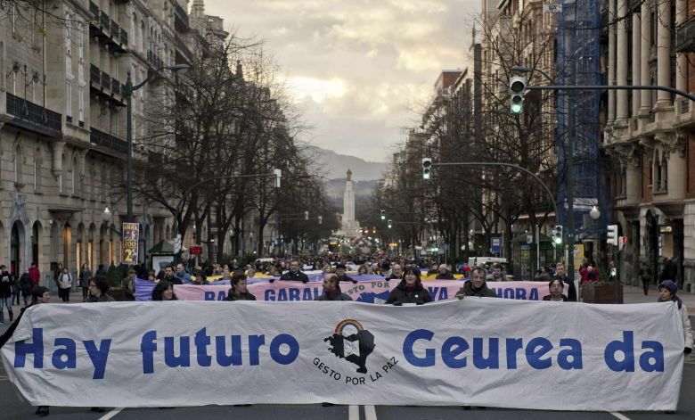 Marcha de Gesto por la Paz en las calles de Bilbao, en diciembre de 2012. (Efe)