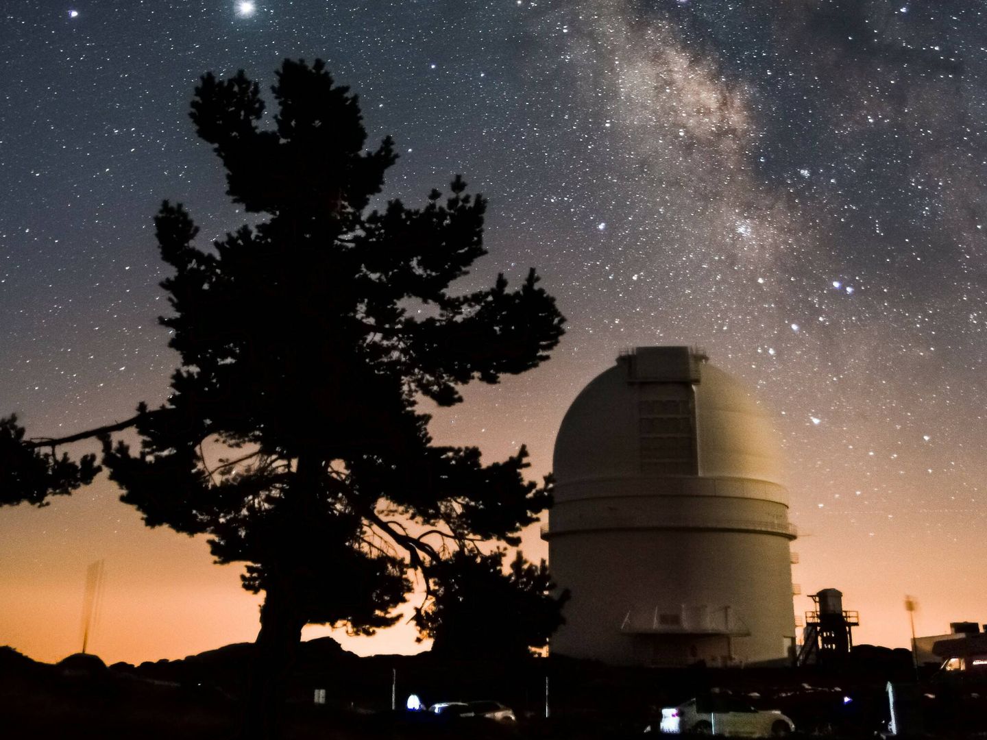 Cielo estrellado desde el observatorio de Calar Alto. (Unsplash)
