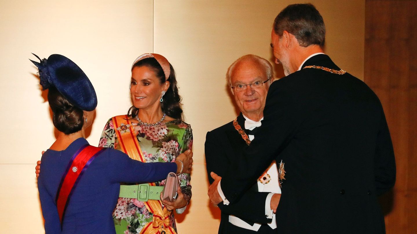 Los Reyes, con Carlos Gustavo y Victoria de Suecia en Japón. (EFE/Ballesteros)