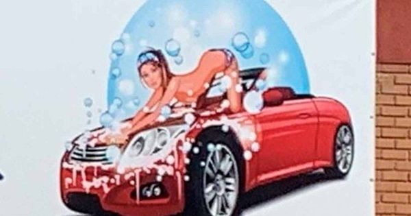 Foto: El anuncio vejatorio del lavado de coches.