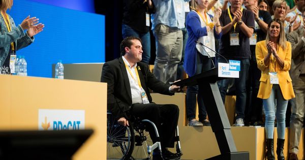 Foto: David Bonvehí (i), proclamado nuevo líder del PDeCAT. A su izqda., de amarillo, la nueva dos, Míriam Nogueras, este 22 de julio en Barcelona. (EFE)
