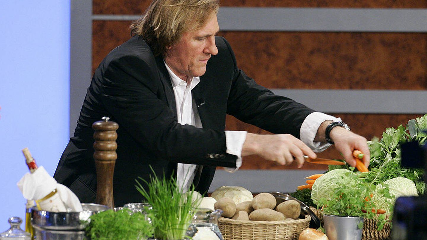 El actor, cocinando en la televisión alemana. (Getty)