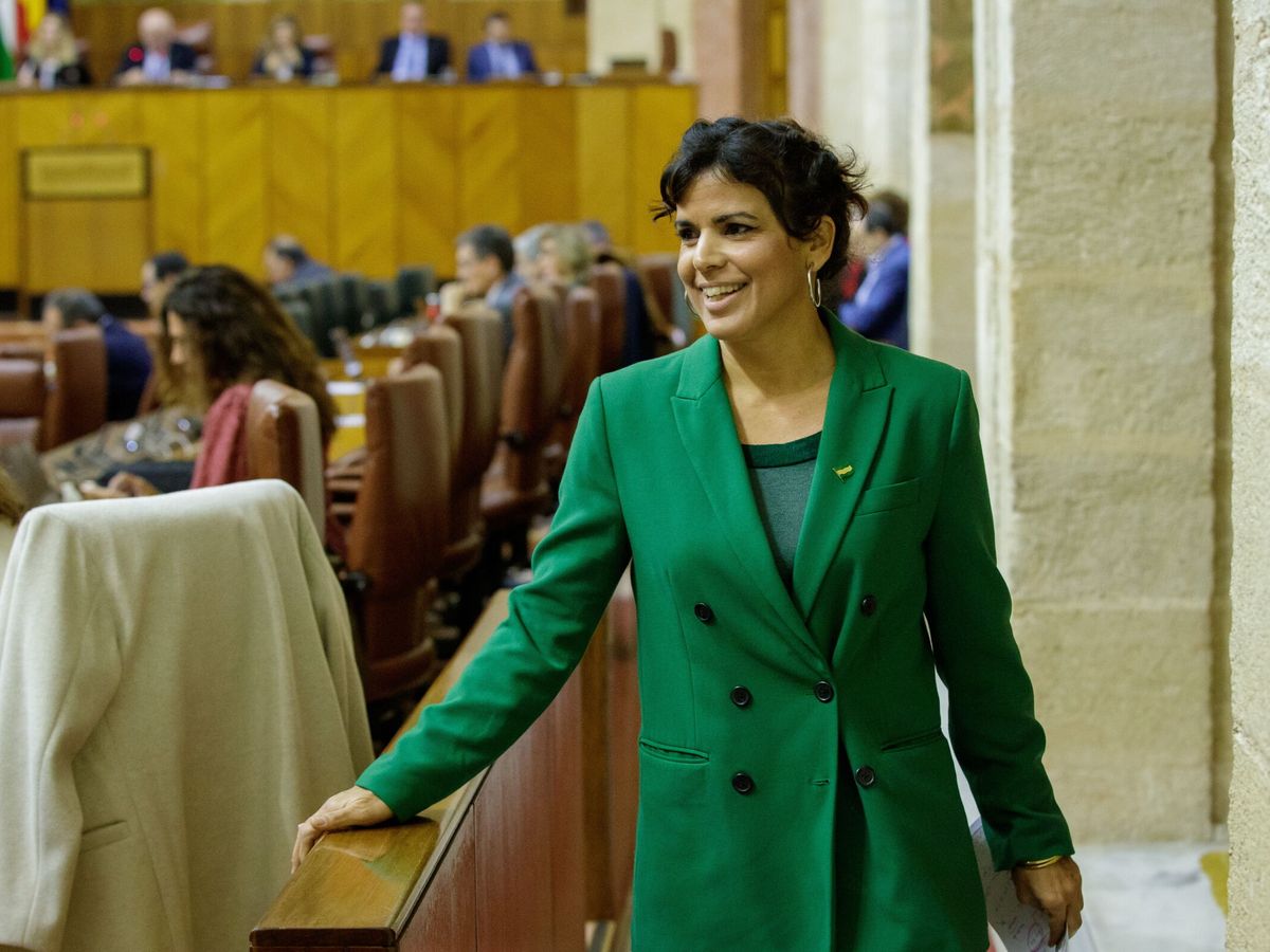 Foto: Teresa Rodríguez, en el Parlamento de Andalucía. (EFE/Julio Muñoz)