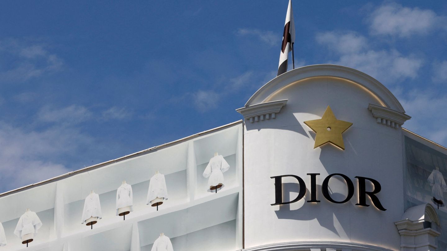 Logo de Dior en una de sus reconocidas tiendas. (Reuters)