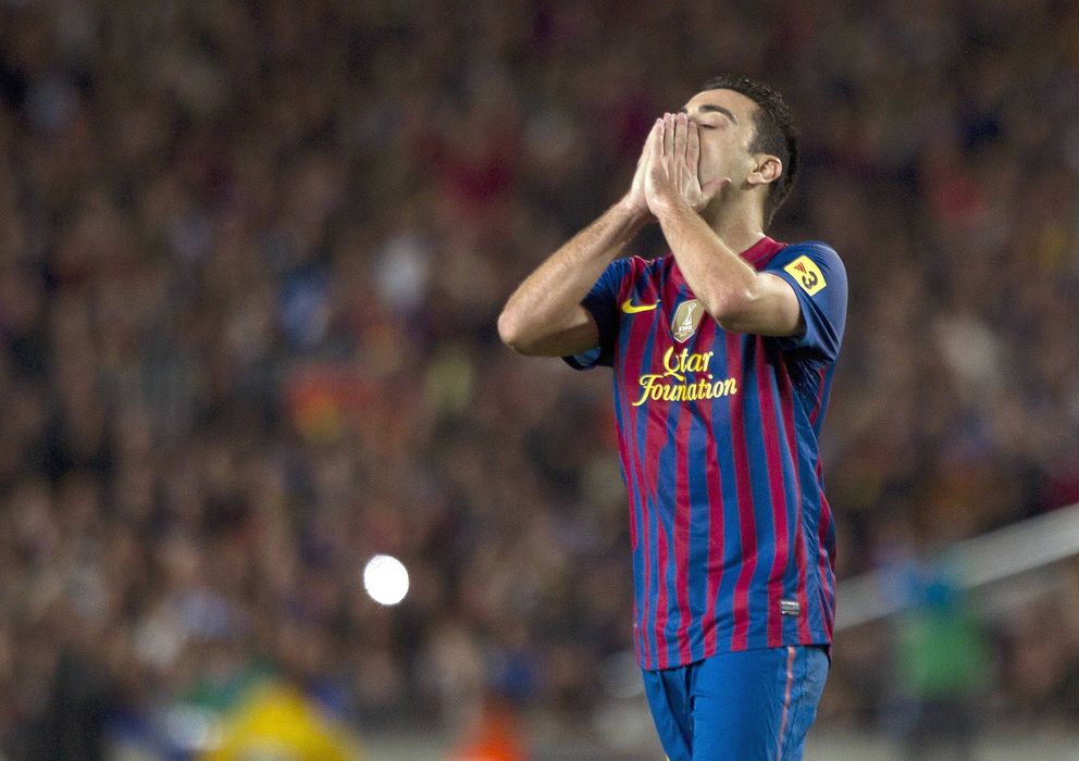 Foto: Xavi Hernández se lamenta durante un partido con el Barcelona.