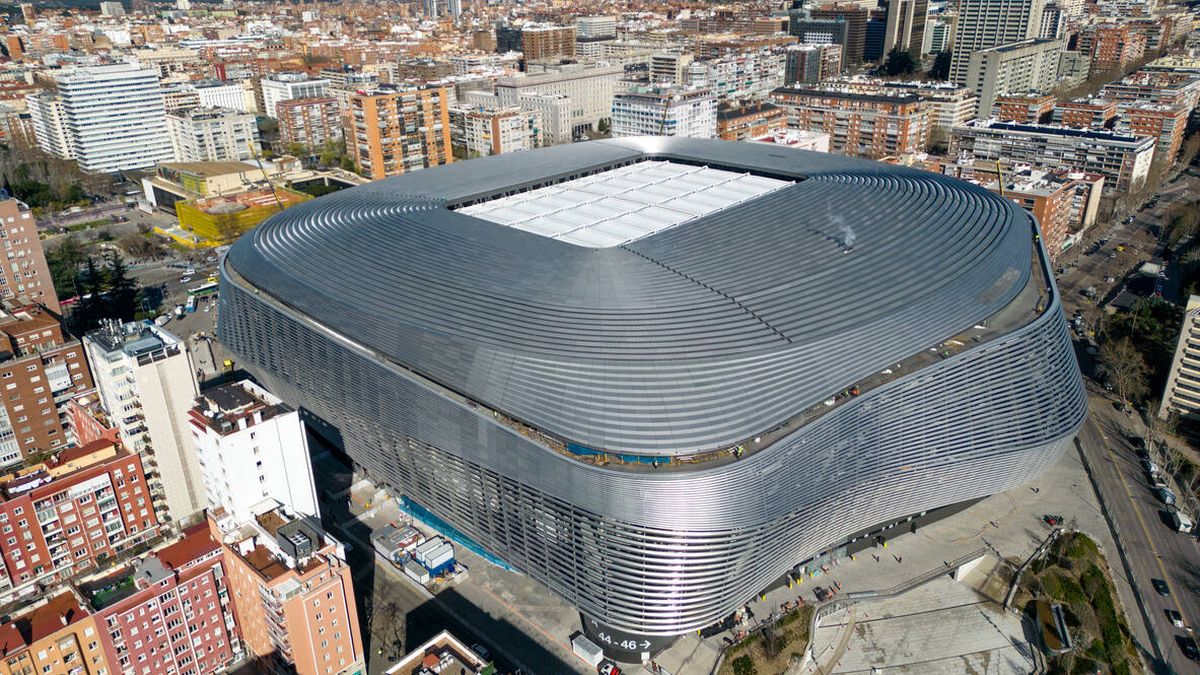 "Que no dé al estadio y con garaje". Vender piso frente al nuevo Bernabéu, casi imposible