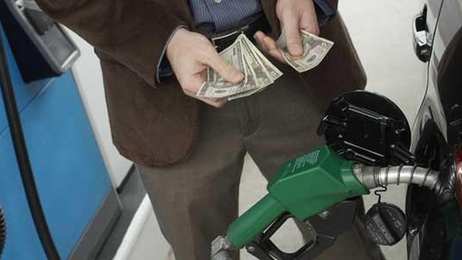 Foto: La gasolina cuesta 1,337 euros más IVA. (CORBIS)