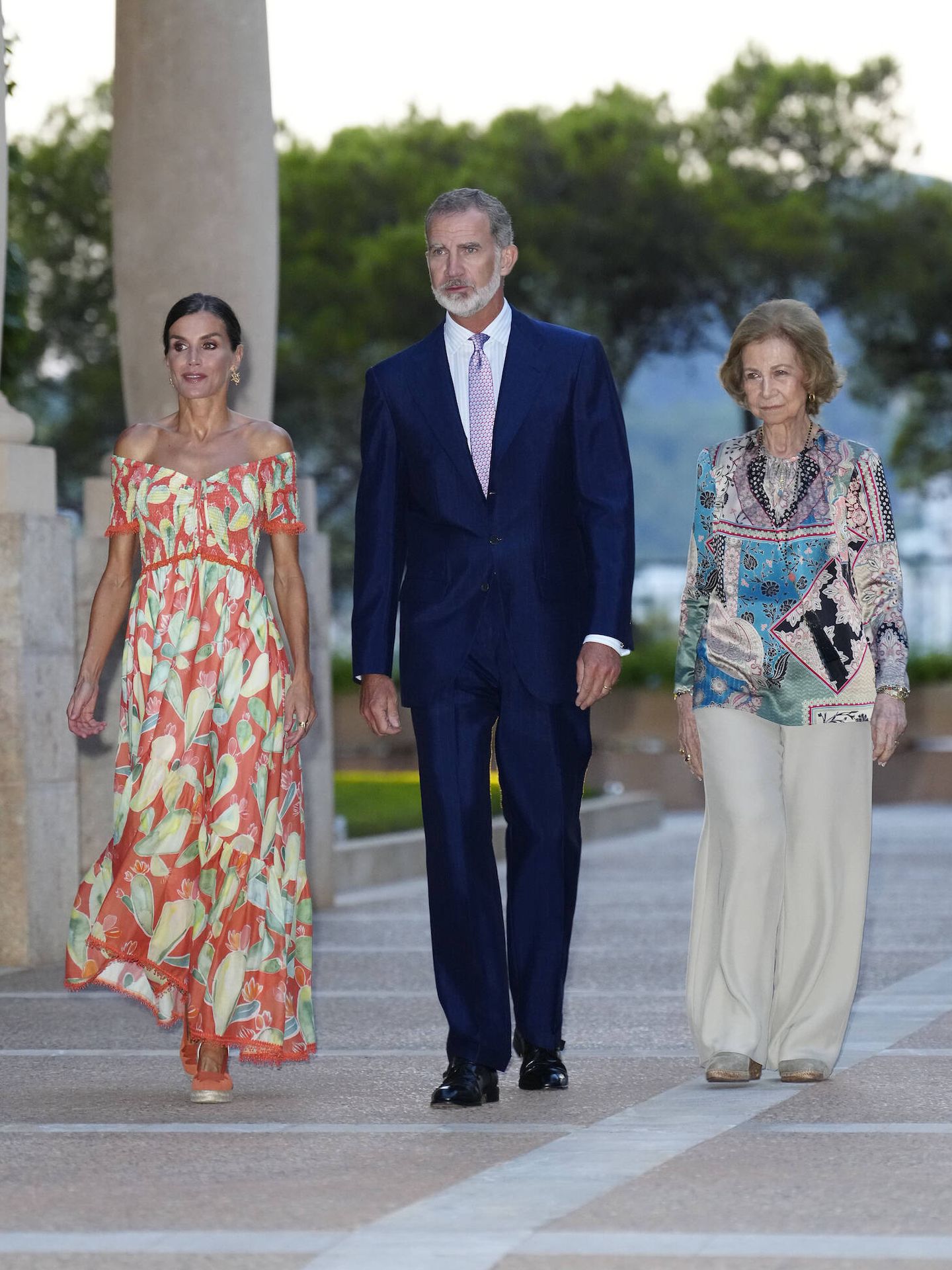 Los reyes y doña Sofía reciben a los invitados en Marivent. (Limited Pictures)
