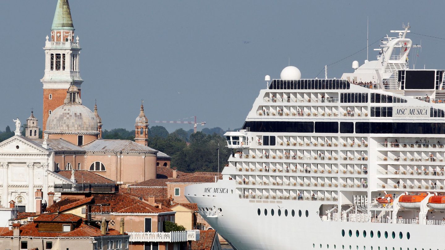 Otro crucero pasando por Venecia. (Reuters)