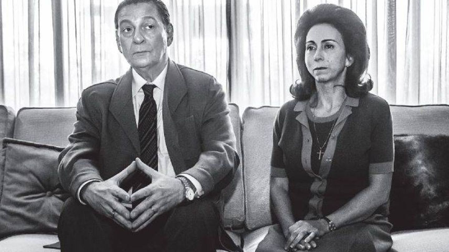  Osmar Nuñez y Fabiana Garcia como Perón e Isabel en la serie 'Arde Madrid', continuamente molestados por las fiestas de Ava Gardner.