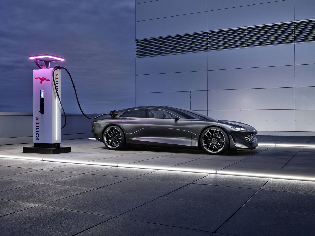 Foto: El Audi Grandsphere Concept equipa una batería de 120 kWh. Bastarán 10 minutos de recarga para hacer otros 300 kilómetros.