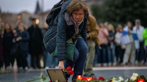 Destrozan un memorial de Navalny ante la mirada de la policía rusa
