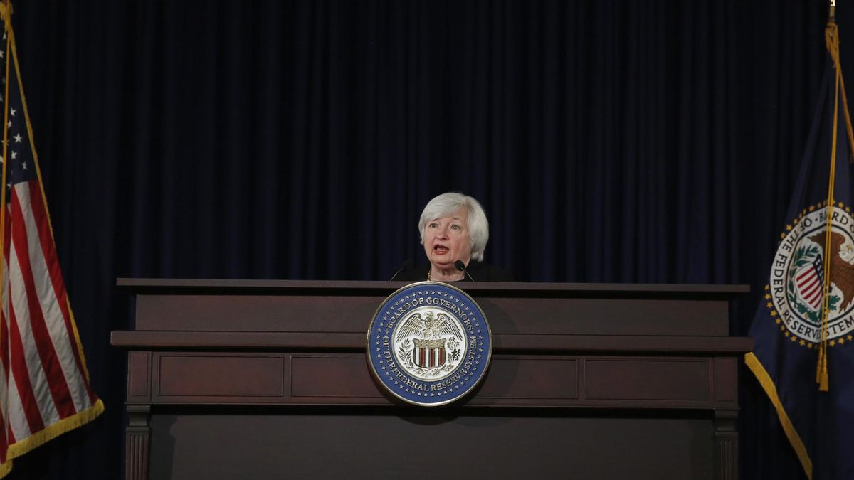 Yellen finiquita las compras de bonos y reitera que no tiene prisa por subir los tipos