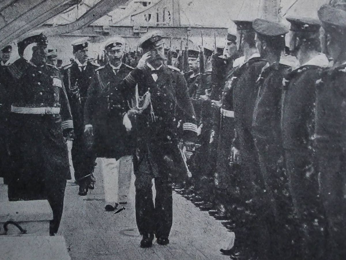 Foto: El zar Nicolás II a bordo de la embarcación del Kaiser Guillermo Hohenzollern en 1905