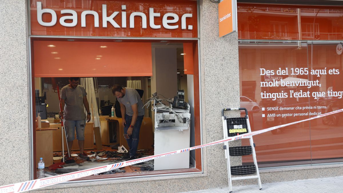 Permanecen huidos los autores de un robo con explosivos en un cajero de Barcelona