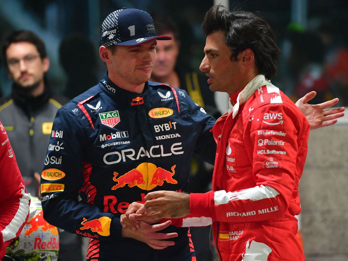 Foto: Max Verstappen y Carlos Sainz en el pasado Gran Premio de las Vegas. (Reuters/Gary A. Vázquez)