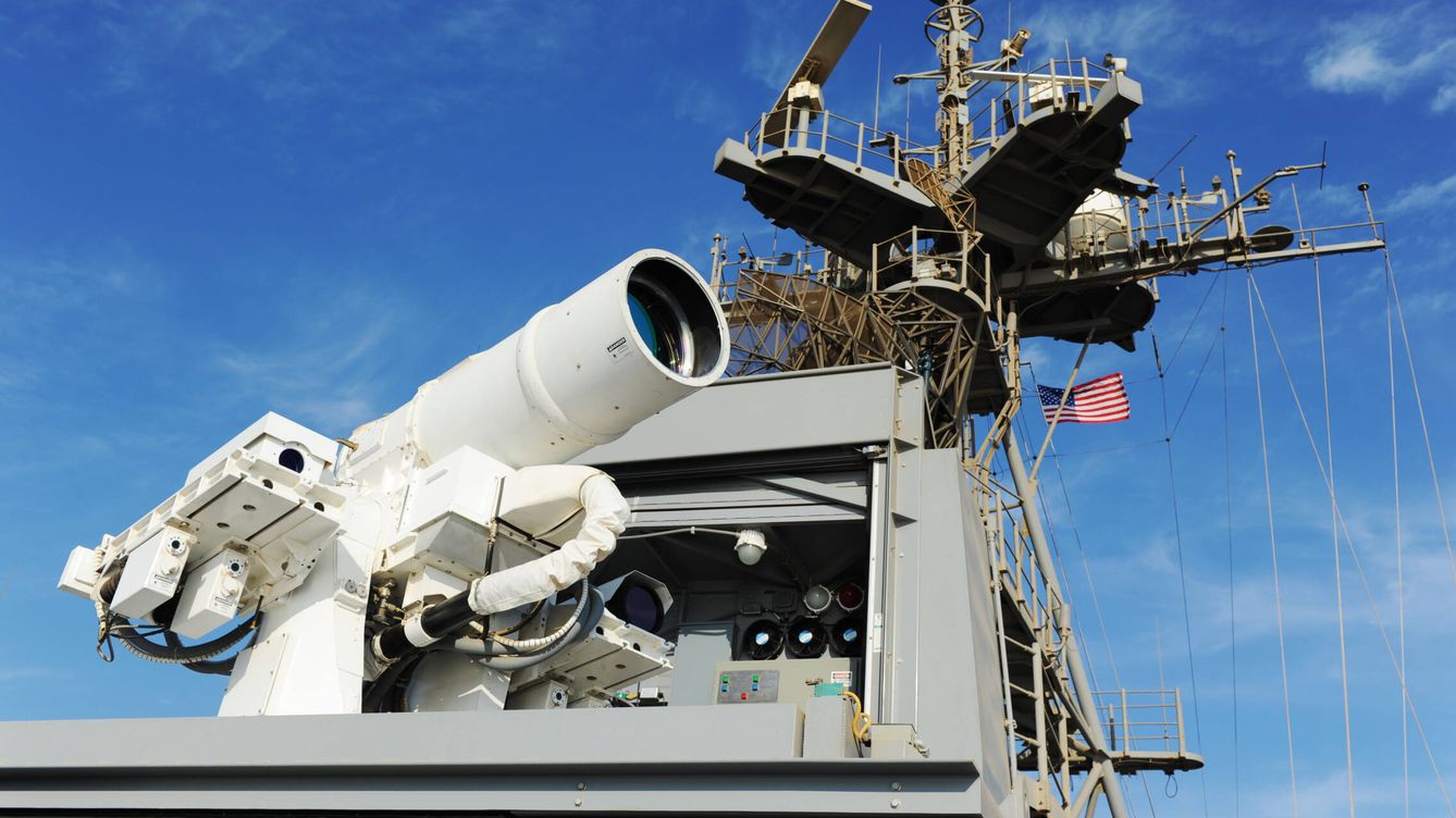 Foto: Arma láser de la Armada norteamericana en el golfo de Arabia. (US Navy)