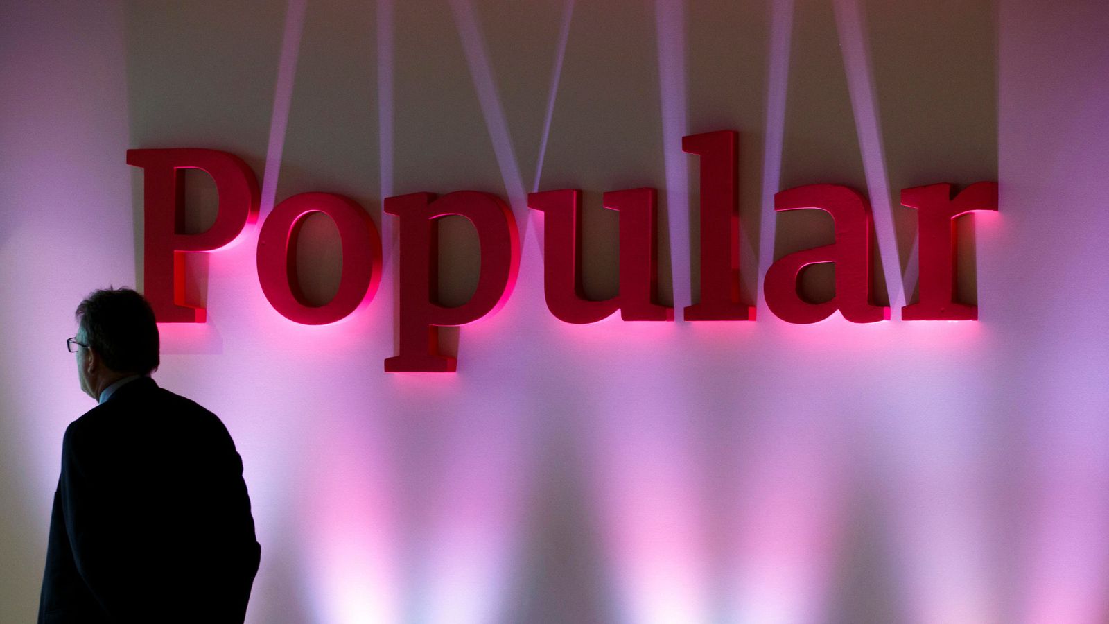 Foto: El logotipo del Banco Popular en una presentación de resultados. (Reuters)