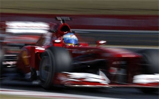 Foto de Fernando Alonso y Ferrari empiezan la partida con peores cartas que Vettel