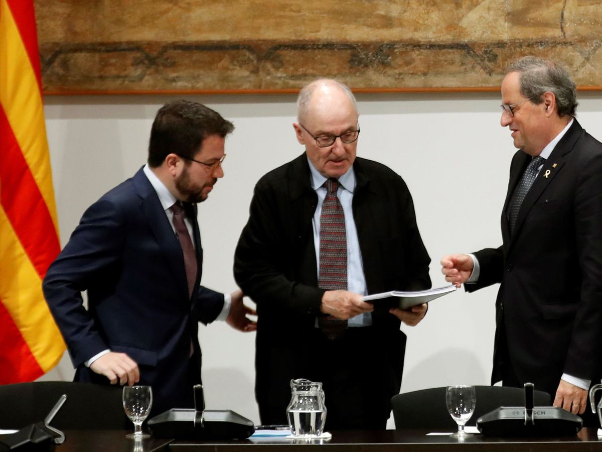 Foto: El 'síndic de greuges', Rafael Ribó (c), junto al presidente de la Generalitat, Quim Torra, y su vicepresidente, Pere Aragonès. (EFE)