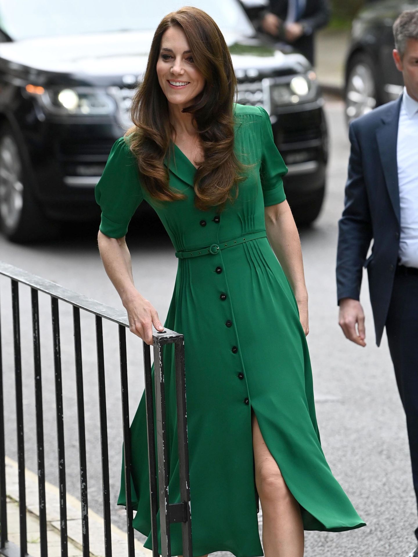 Kate Middleton, con su nuevo vestido verde de Suzannah. (EFE)