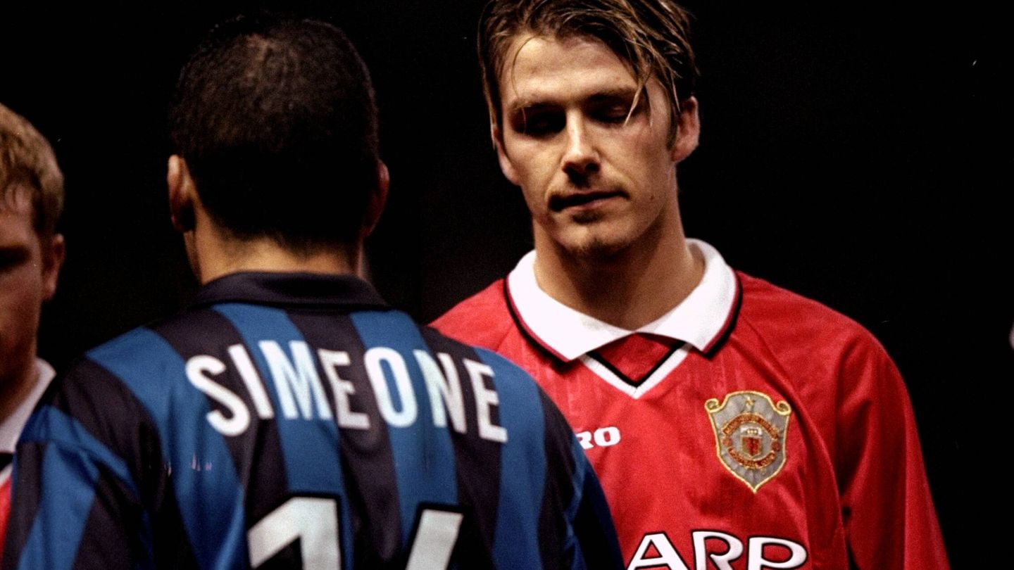 Diego Simeone y David Beckham, en 1999. (Getty)
