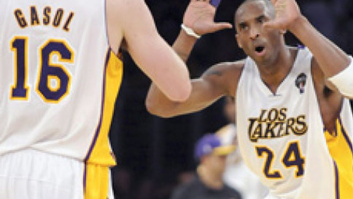 Los Lakers amplían su racha tras derrotar a los Suns en un maratoniano partido