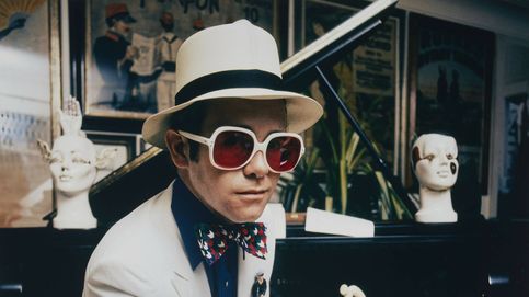 Un reloj de 64.000 euros, pianos, fotos, camisas: los curiosos objetos de la increíble subasta de Elton John en Christie's