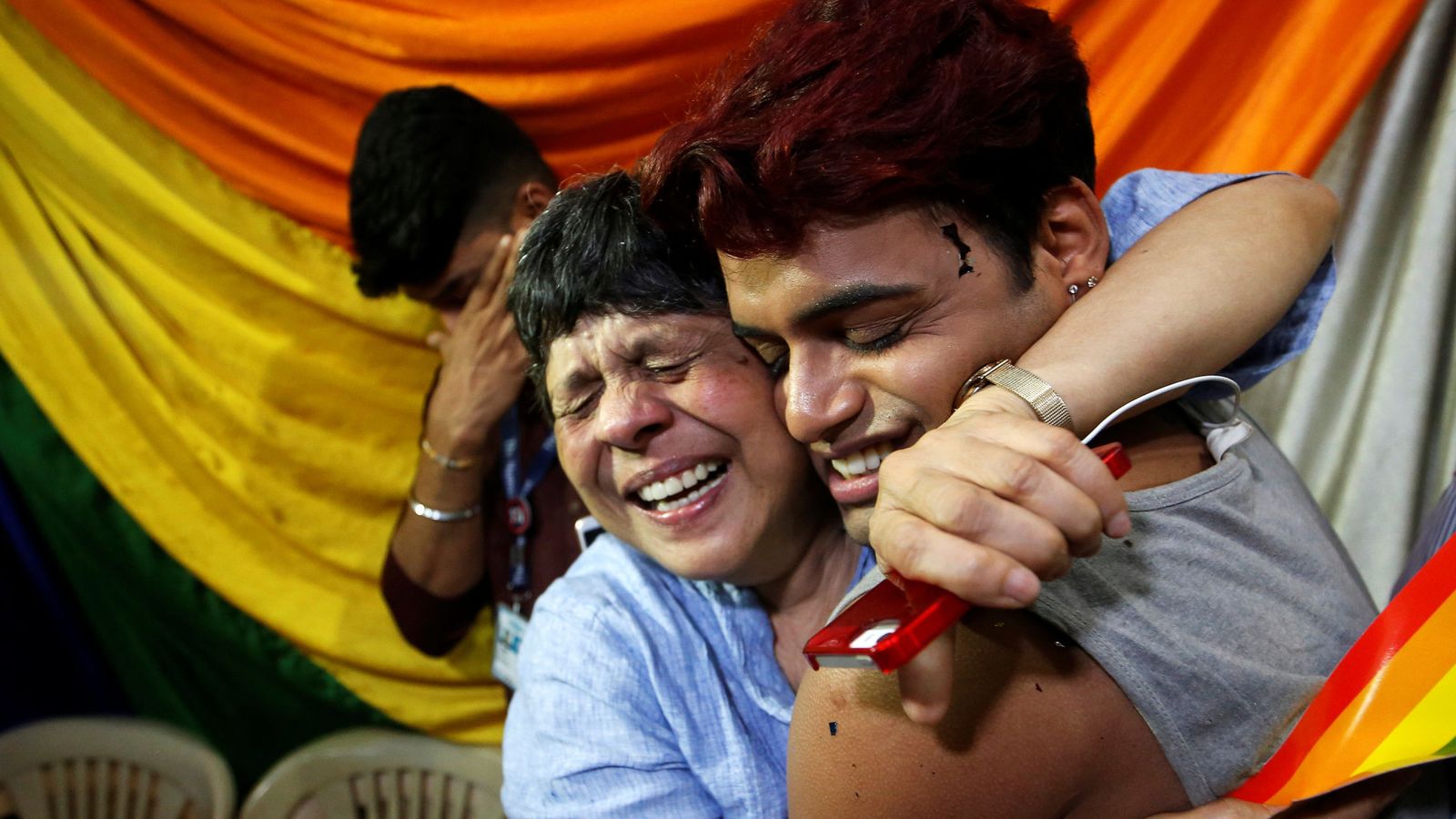 Foto: Activistas del colectivo LGTBI celebran el histórico fallo (Reuters/Francis Mascarenhas)