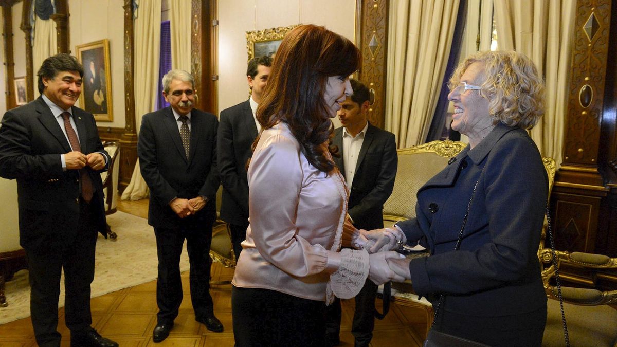 Aguirre estrecha el cerco a Carmena por su viaje a Argentina y exige detalles de la cita