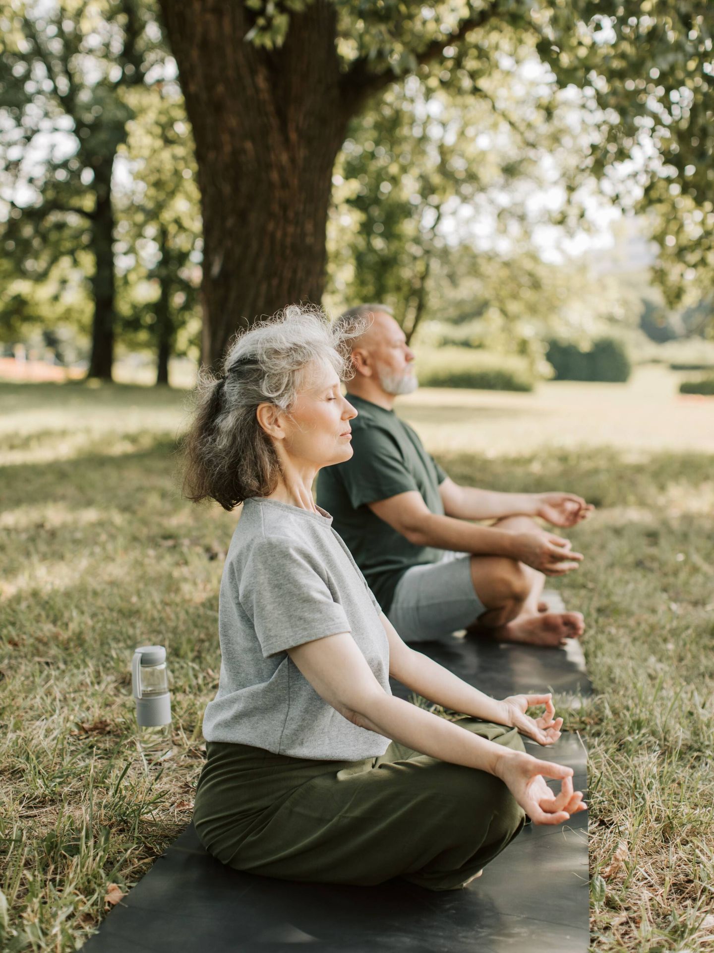  El yoga, uno de los ejercicios de bajo impacto que mejor viene para las mujeres de 50 años. (Pexels/Vlada Karpovich)