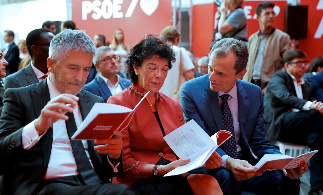Fernando Grande-Marlaska, Isabel Celaá y Pedro Duque, el pasado 7 de octubre, en la presentación del adelanto del programa electoral del PSOE para el 10-N, en Madrid. (EFE)