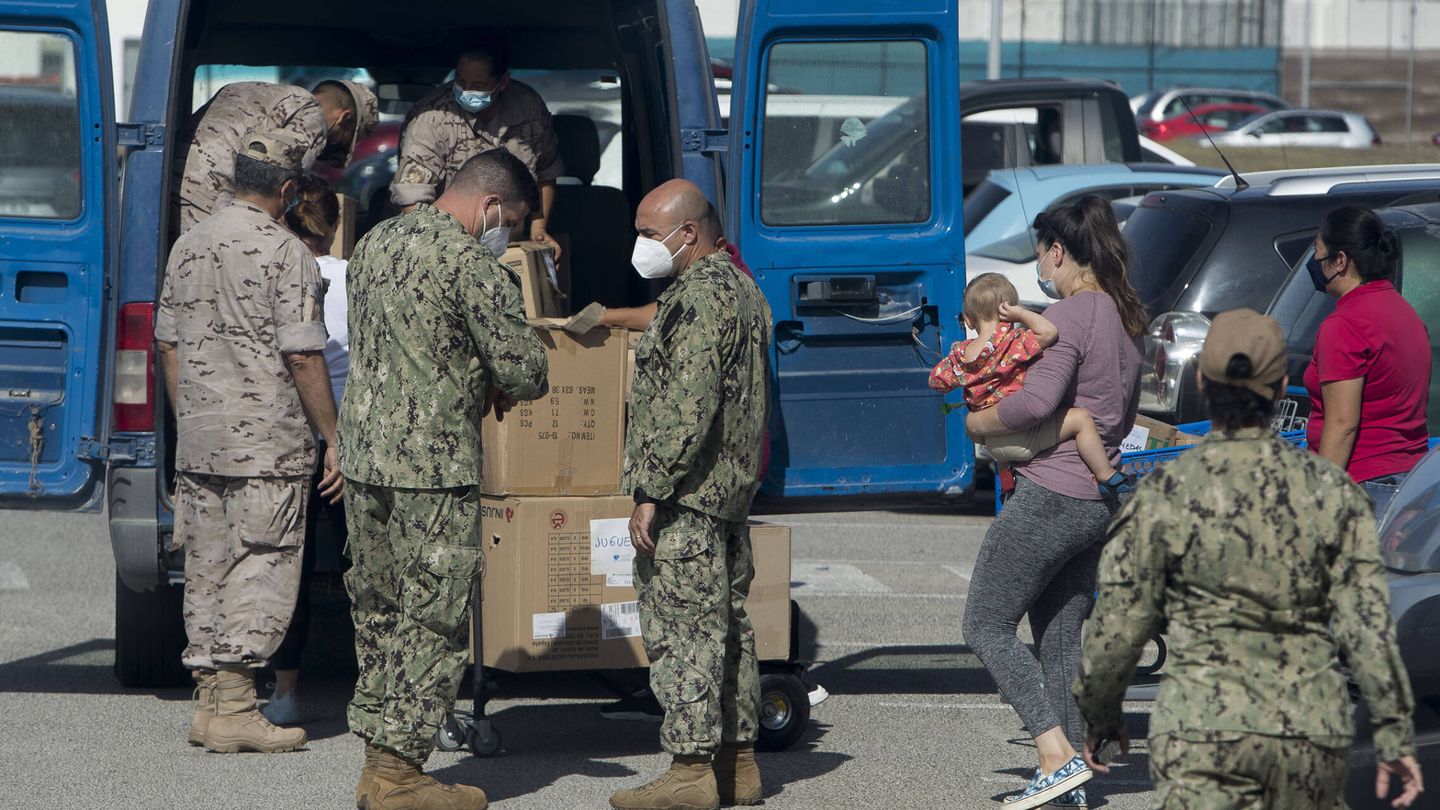 Llegada de evacuados afganos a la base naval que tiene Estados Unidos en Rota. (F. Ruso)