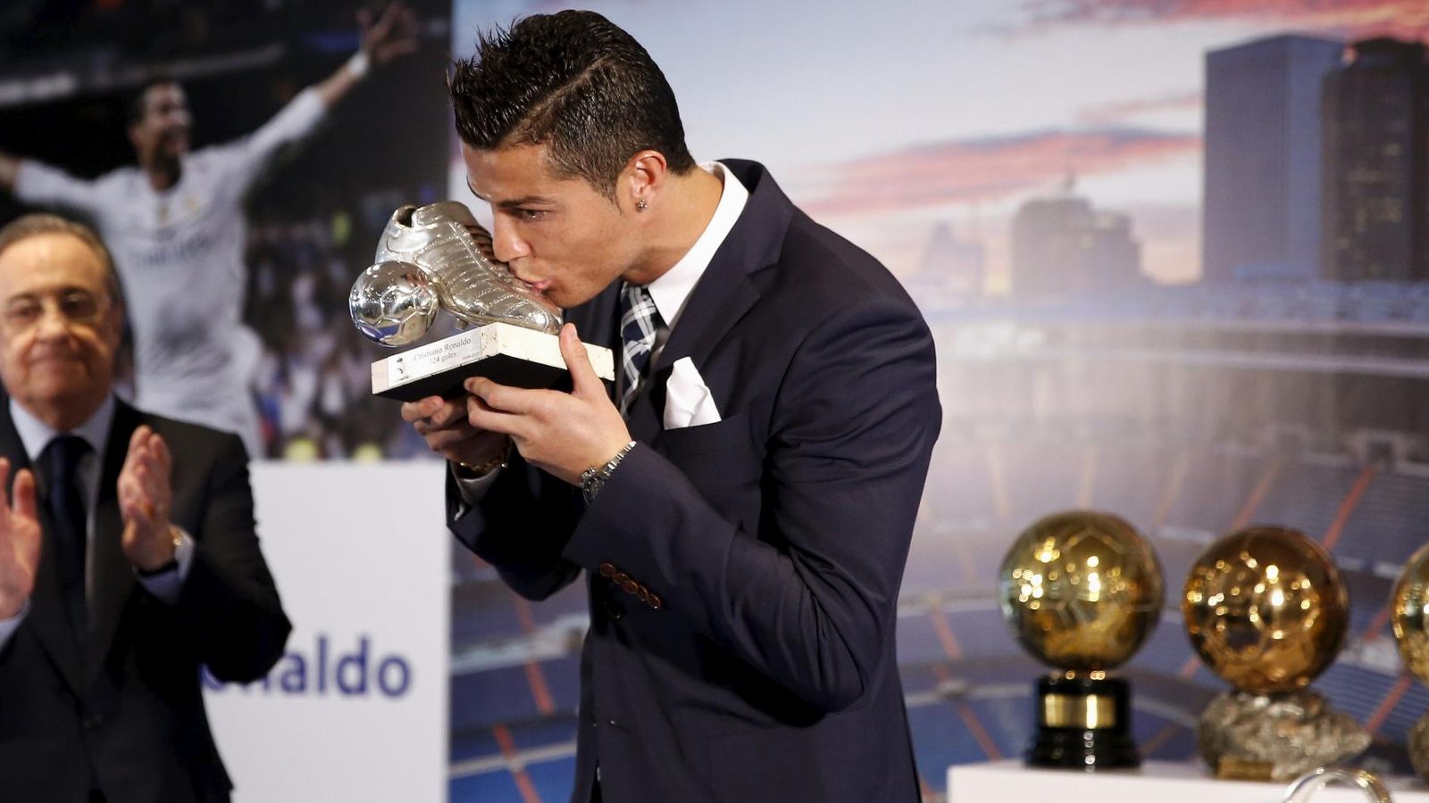 Foto: El homenaje a Cristiano Ronaldo por su cifra de goles. (Reuters)